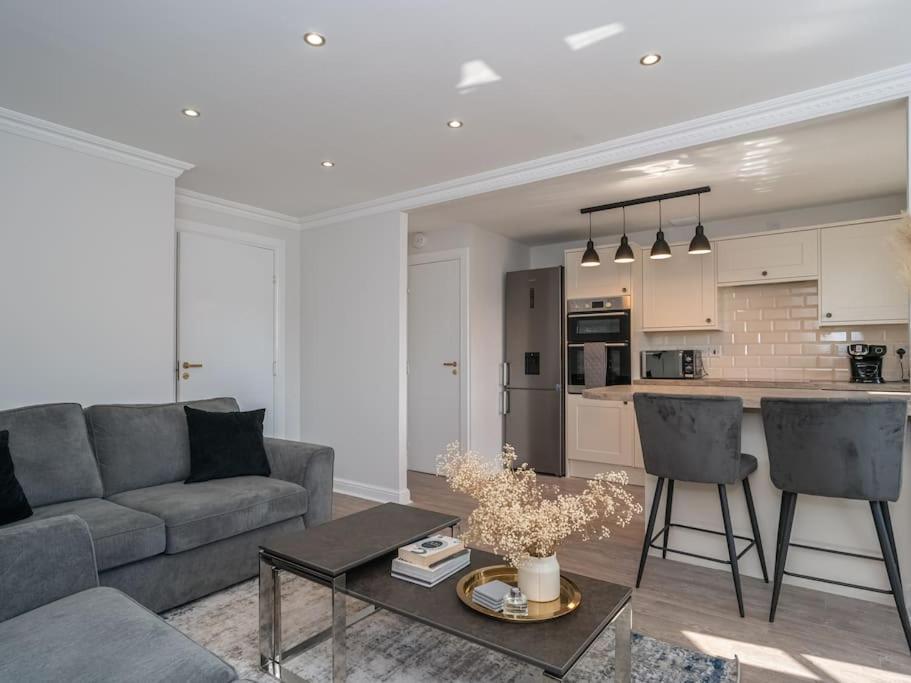 Апартаменты Luxury 2Bed 2Bath Flat In City Centre- Free Parking! Эдинбург Экстерьер фото