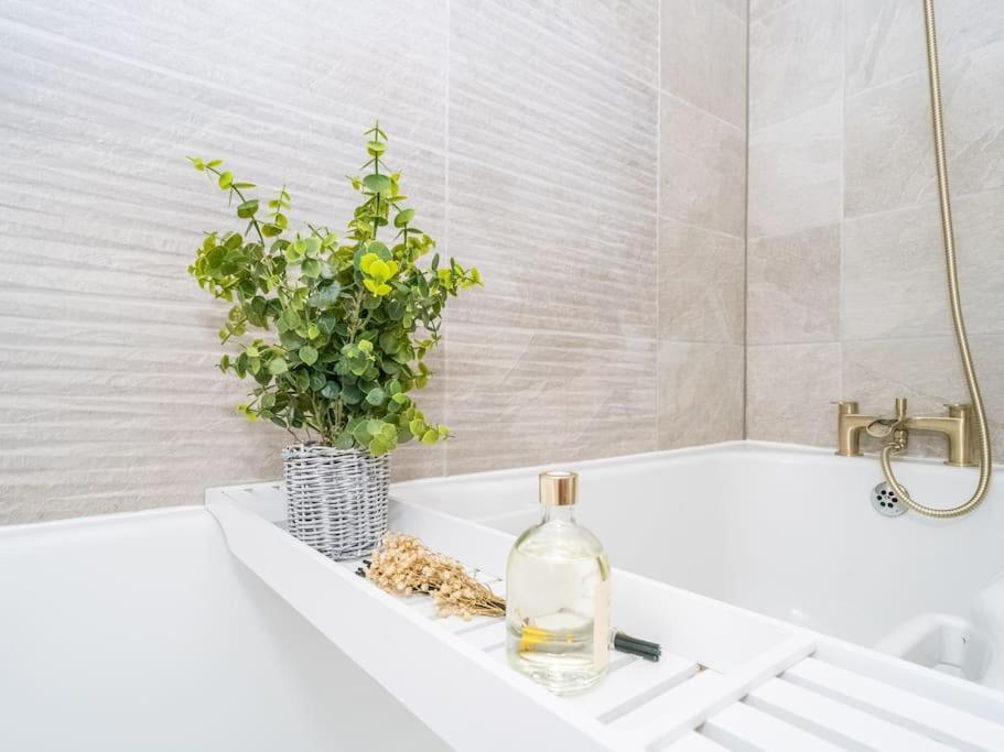 Апартаменты Luxury 2Bed 2Bath Flat In City Centre- Free Parking! Эдинбург Экстерьер фото